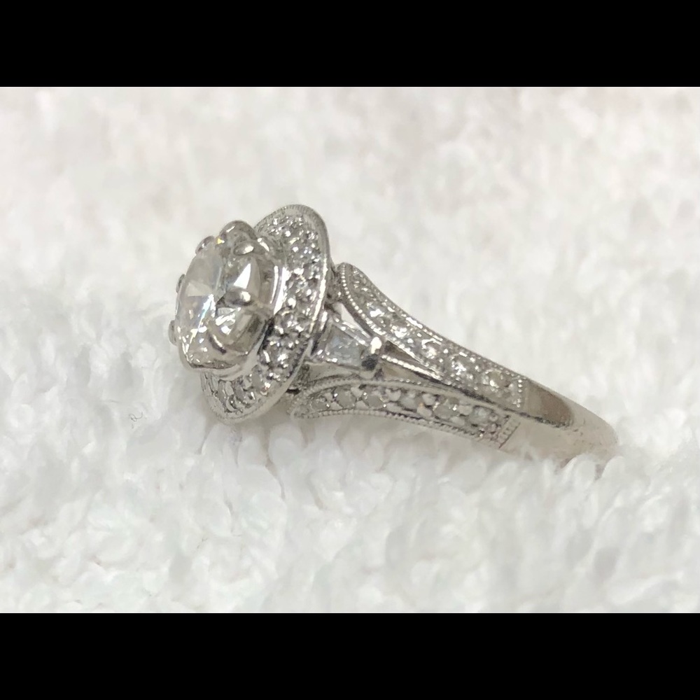 Platinum Diamond Ring 1.51cts total. Center Diamond is .89ct - Picture 6 of 11